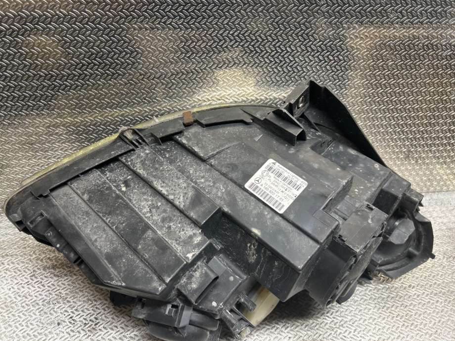 Frontlykt venstre halogen til Mercedes B-Klasse 2005-2008 (Fase 1) (W245) (W245) (MERCEDES|A1698201761|0301220201|A 169 820 17 61)