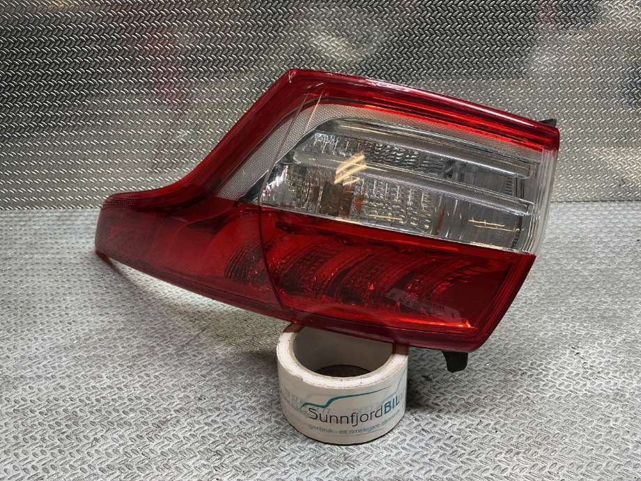 Baklykt høyre til Ford Kuga 2013-2019  (FORD|CV44-13404-BH|2039551|CV44-13404-BG)
