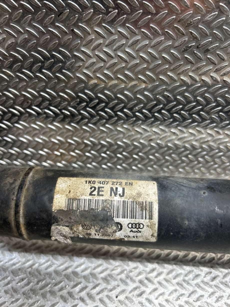 Drivaksel høyre foran til VW Golf V, Combi 2003-2008  (VOLKSWAGEN|1K0407272EN|1K0 407 272 EN|)