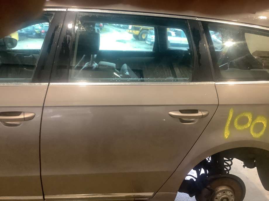 Dør venstre bak til VW Passat 2011-2015 (B7) (B7) (VOLKSWAGEN|3AF 833 055|)