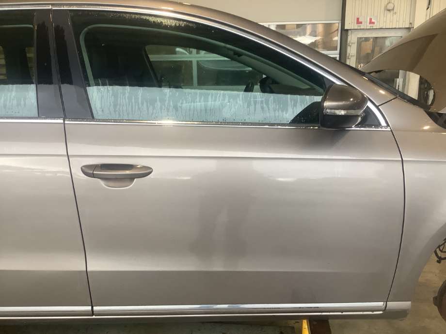 Dør høyre foran til VW Passat, 2011-2015 (B7) (B7) (VOLKSWAGEN|3AA 831 056)