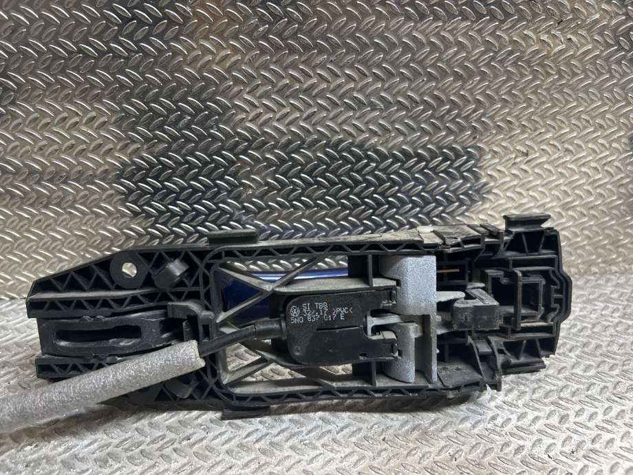 Dørhåndtak utv høyre bak til VW Passat 2011-2015 (B7) (B7) (VOLKSWAGEN|3C0837886J|3C0837206|)