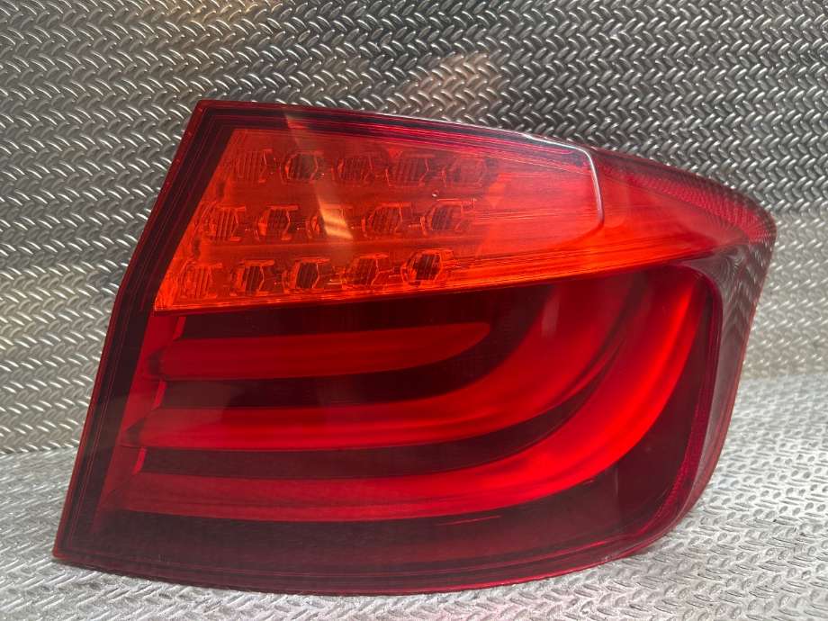Baklykt høyre til BMW 5-Serie 2010-2017 (F10/F11) (F10/F11) (BMW|63217203230|63 21 7 203 230|)