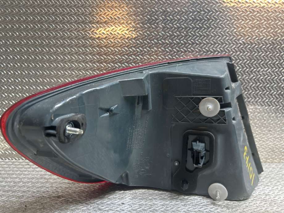 Baklykt høyre til BMW 5-Serie 2010-2017 (F10/F11) (F10/F11) (BMW|63217203230|63 21 7 203 230|)