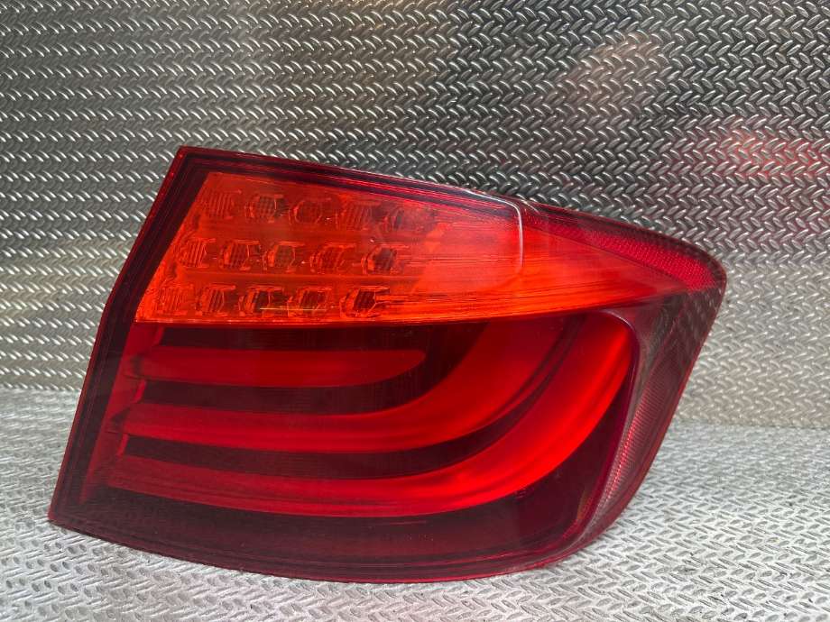 Baklykt høyre til BMW 5-Serie 2010-2017 (F10/F11) (F10/F11) (BMW|63217203230|63 21 7 203 230|)