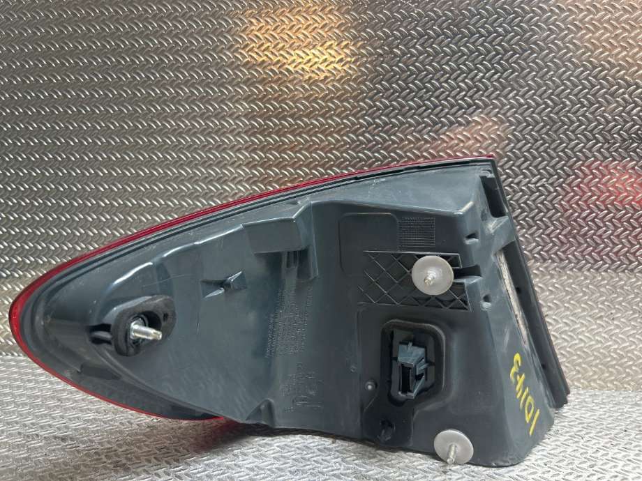 Baklykt høyre til BMW 5-Serie 2010-2017 (F10/F11) (F10/F11) (BMW|63217203230|63 21 7 203 230|)