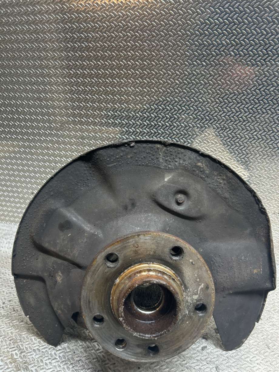 Hjulspindel venstre foran til VW Transporter / Caravelle 2009-2015 (Fase 2) (T5) (T5) (VOLKSWAGEN|7H0407257G|7H0 407 257 G|)