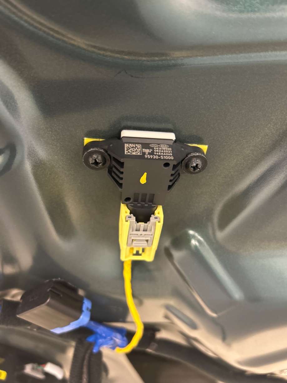 Airbag sensor høyre til Hyundai Ioniq 5, 2021-->>  (HYUNDAI|95930S1000)