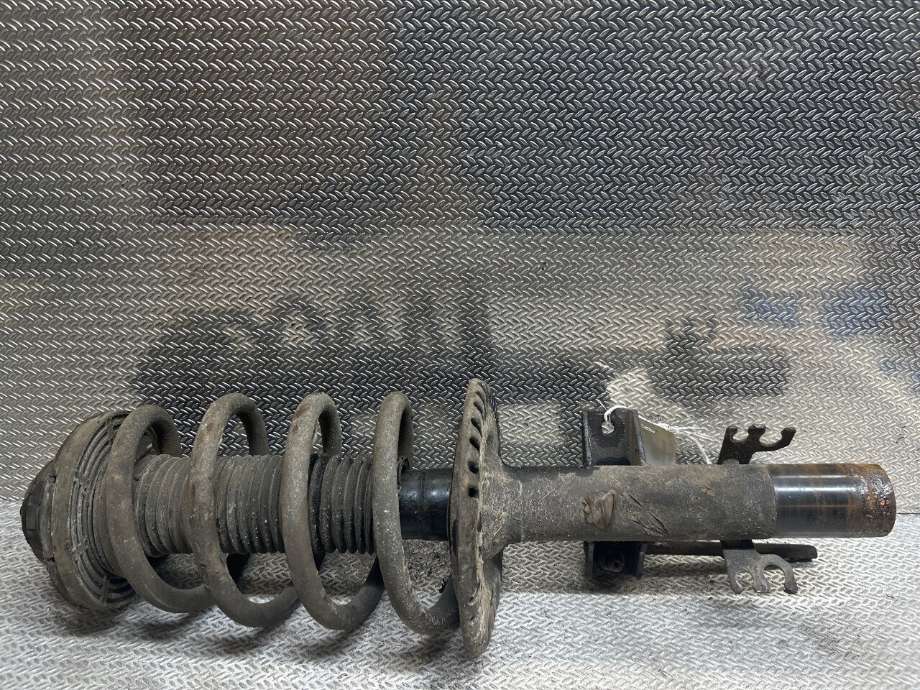 Fjærbein høyre foran til VW Transporter / Caravelle 2009-2015 (Fase 2) (T5) (T5) (VOLKSWAGEN|7E5413031C|7E0 411 105 E|)