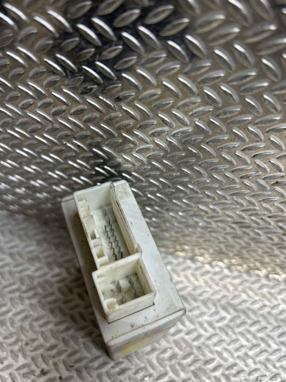 Styreenhet hengerfeste til BMW 5-Serie 2010-2017 (F10/F11) (F10/F11) (BMW|71606856980|71 60 6 856 980|)