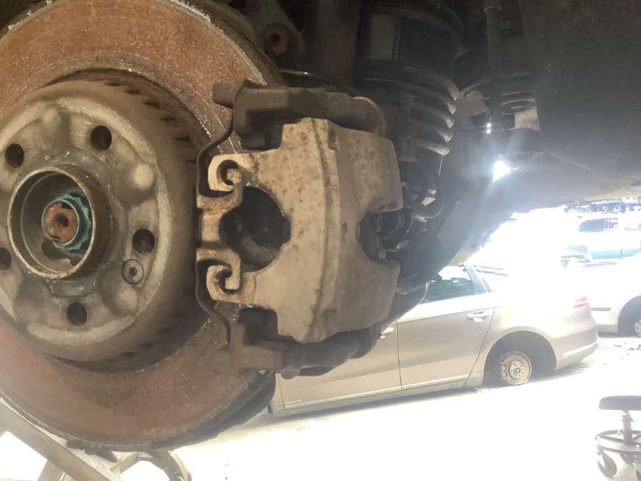 Bremsecaliper venstre bak til Mercedes C-Klasse, 2014-2018 (Fase 1) (W205) (W205) (MERCEDES|A 205 423 03 81)