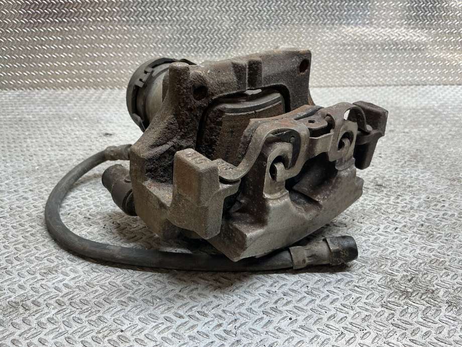 Bremsecaliper venstre bak til Mercedes C-Klasse 2014-2018 (Fase 1) (W205) (W205) (MERCEDES|A 205 423 03 81|)