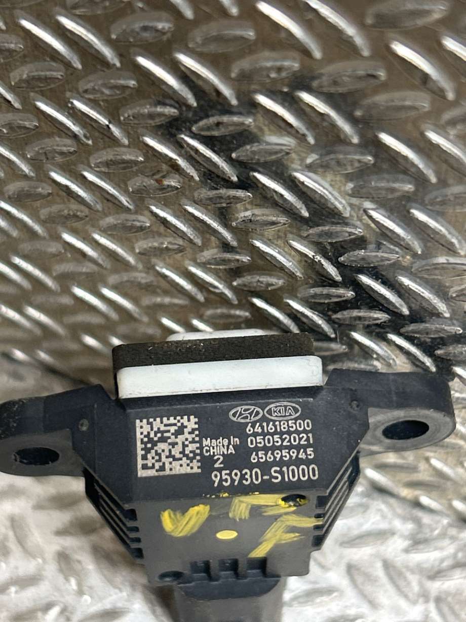 Airbag sensor høyre til Hyundai Ioniq 5 2021-->> (HYUNDAI|95930S1000|)