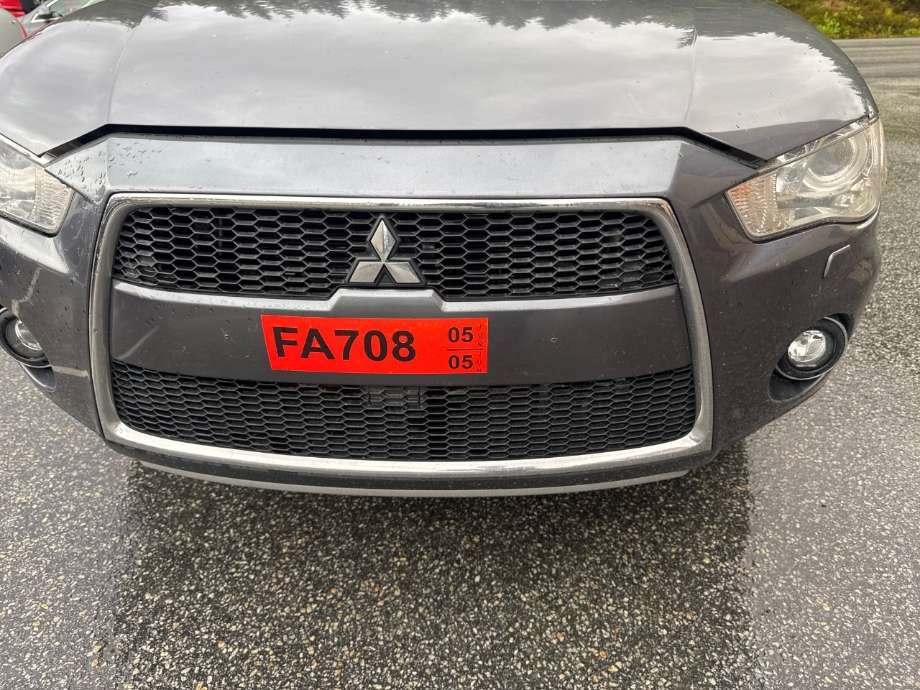 Grill til Mitsubishi Outlander, 2010-2012 (Type II, Fase 2)  (MITSUBISHI|6402A198)