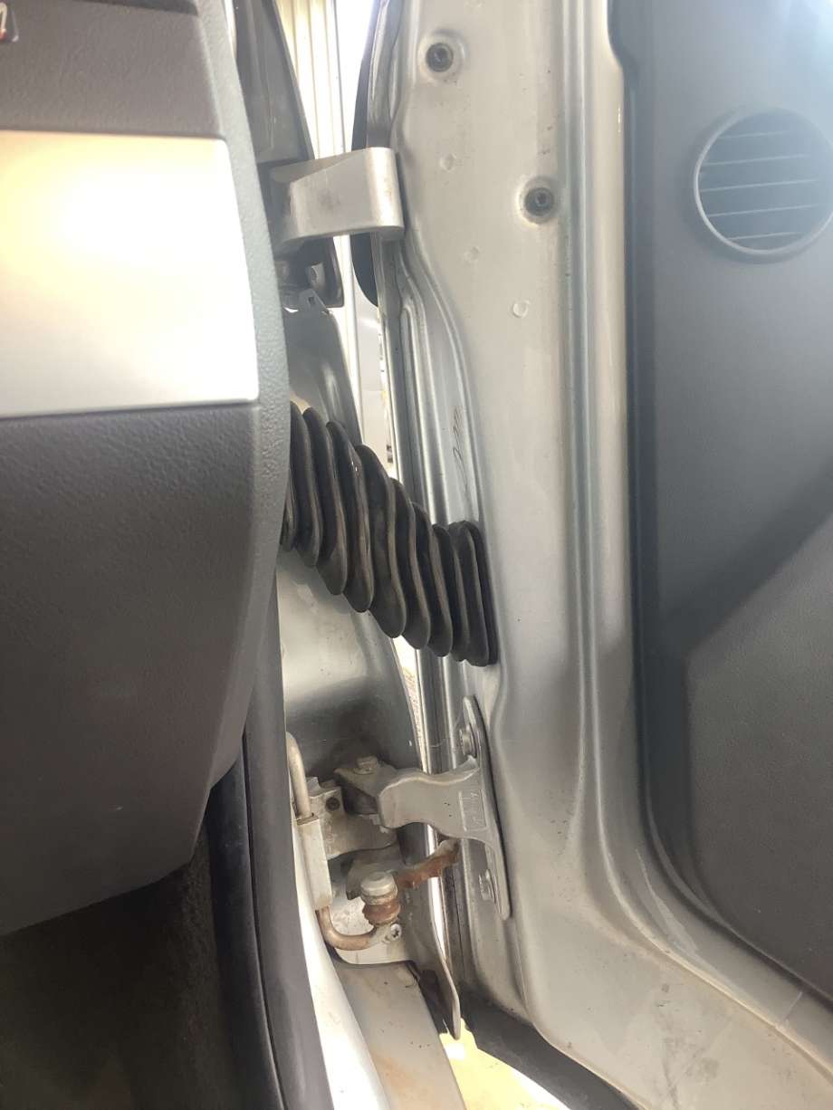 Dør høyre foran til VW Transporter / Caravelle 2003-2009 (Fase 1) (T5) (T5) (VOLKSWAGEN|7E5 831 056 E|7LA 831 056 C|)