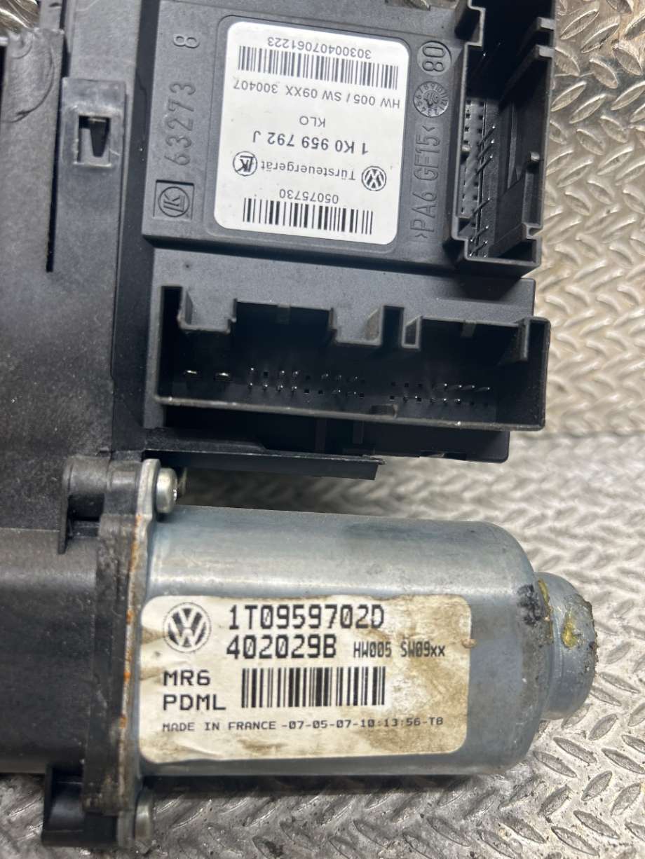 Ruteheis høyre til Škoda Octavia 2005-2008 (Type II, Fase 1)  (SKODA|1T0959702E|1T0 959 702 E|1T0959702D)