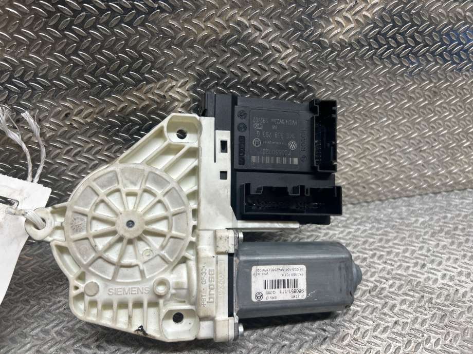 Ruteheis venstre til VW Passat 2005-2010 (B6) (B6) (VOLKSWAGEN|1K0959701L|98085111|1K0959701K)