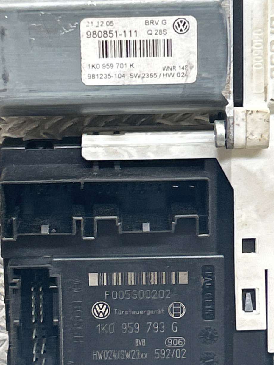 Ruteheis venstre til VW Passat 2005-2010 (B6) (B6) (VOLKSWAGEN|1K0959701L|98085111|1K0959701K)
