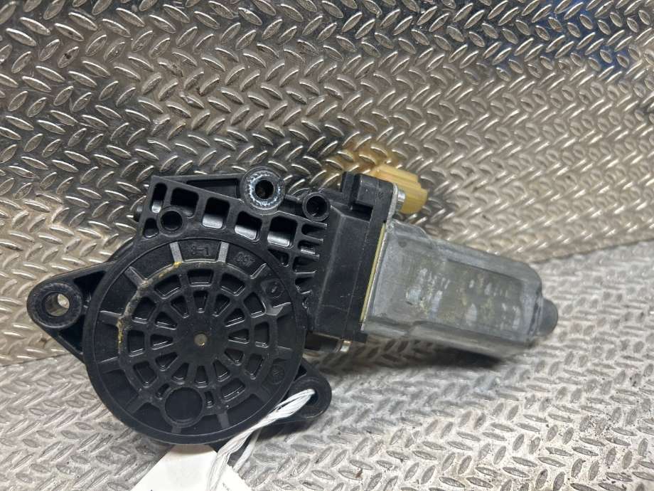 Ruteheis høyre til Hyundai Tucson 2003-2009 (HYUNDAI|824602E000|82460 2E000|)