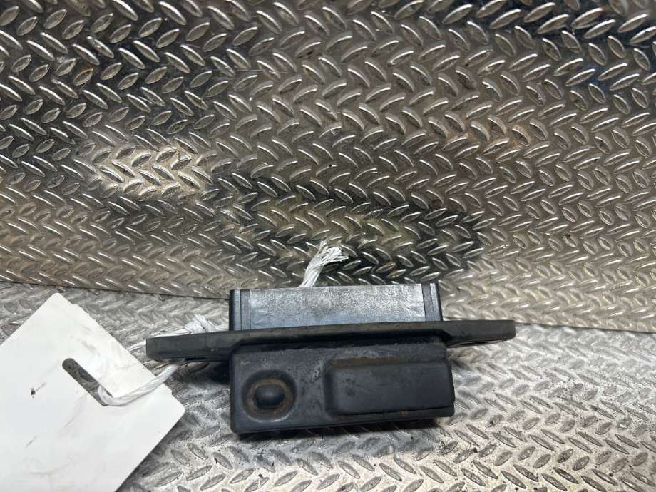Bryter baklukeåpner til Toyota Auris, 2015-2019 (Type II, Fase 2)  (TOYOTA|6943002030)