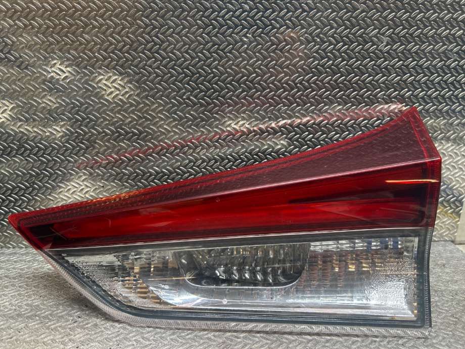 Baklykt venstre indre til Toyota Auris, 2015-2019 (Type II, Fase 2)  (TOYOTA|8159102880)