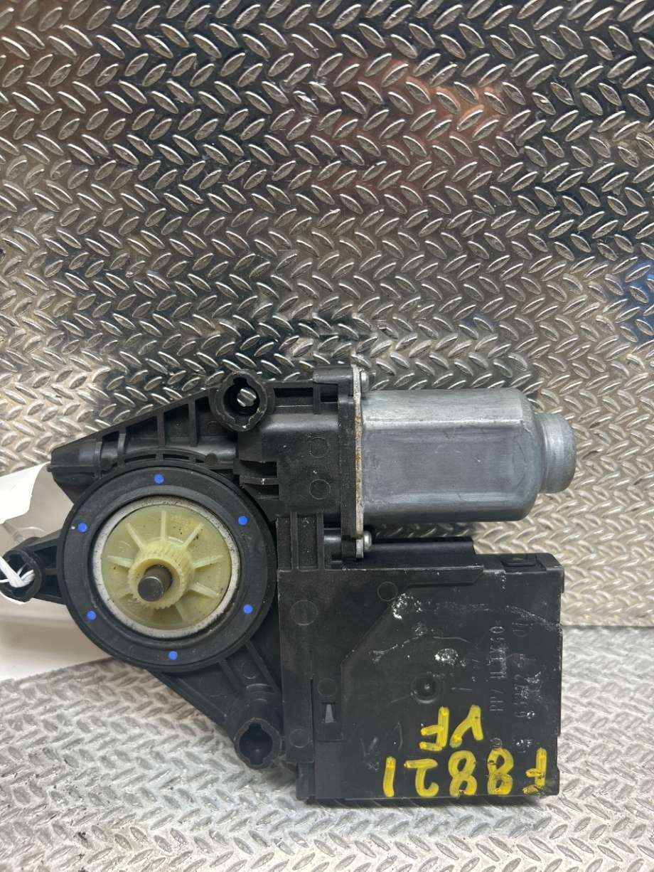 Ruteheis venstre til VW Golf VI 2008-2012 (VOLKSWAGEN|5K0959701J|5K0 959 701 J|5K0959701B)