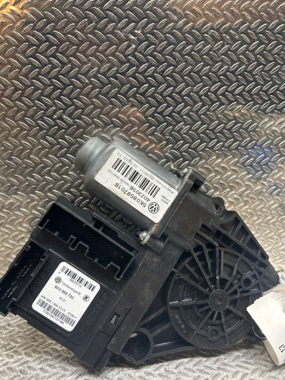 Ruteheis venstre til VW Golf VI 2008-2012 (VOLKSWAGEN|5K0959701J|5K0 959 701 J|5K0959701B)