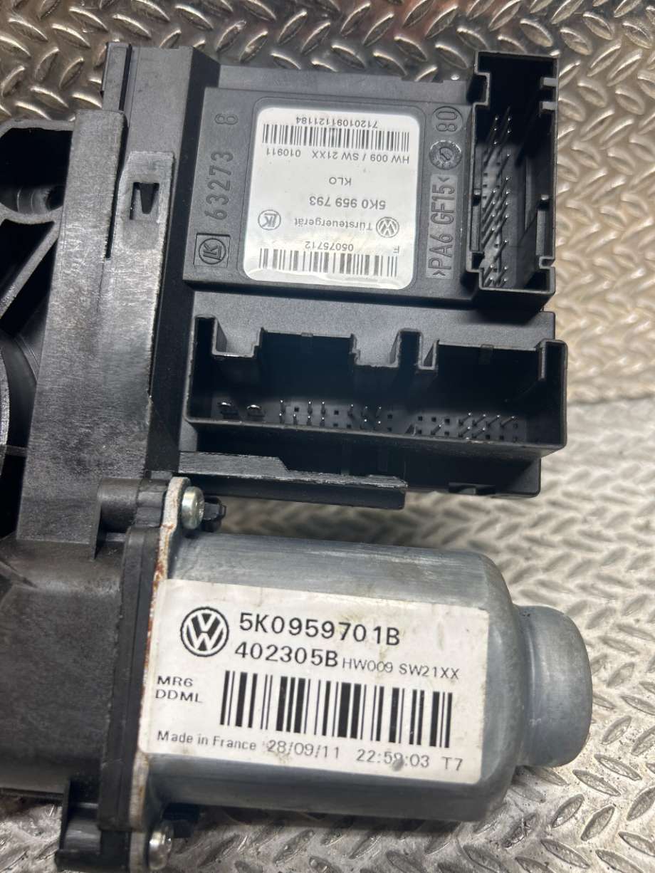 Ruteheis venstre til VW Golf VI 2008-2012 (VOLKSWAGEN|5K0959701J|5K0 959 701 J|5K0959701B)
