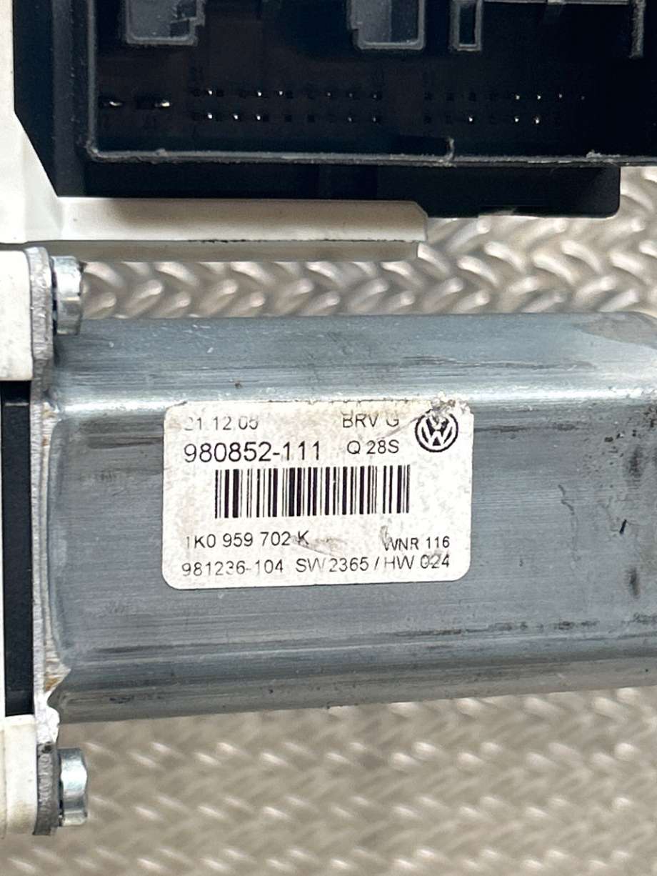 Ruteheis høyre til VW Passat 2005-2010 (B6) (B6) (VOLKSWAGEN|1K0959702L|980852111|1K0959702K)