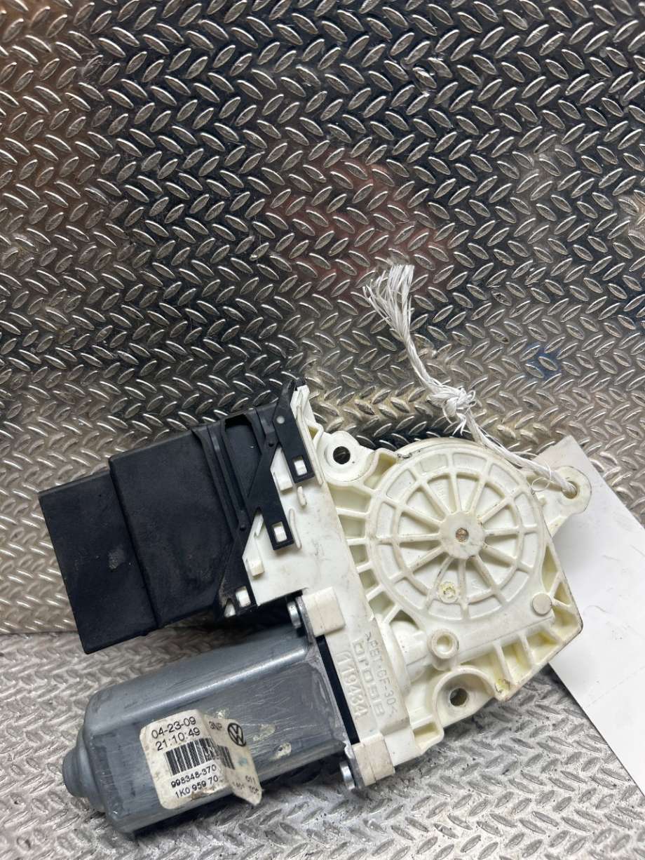 Ruteheis høyre til VW Golf V, Combi 2003-2008  (VOLKSWAGEN|1K0959704AG|1K0 959 704 AG)