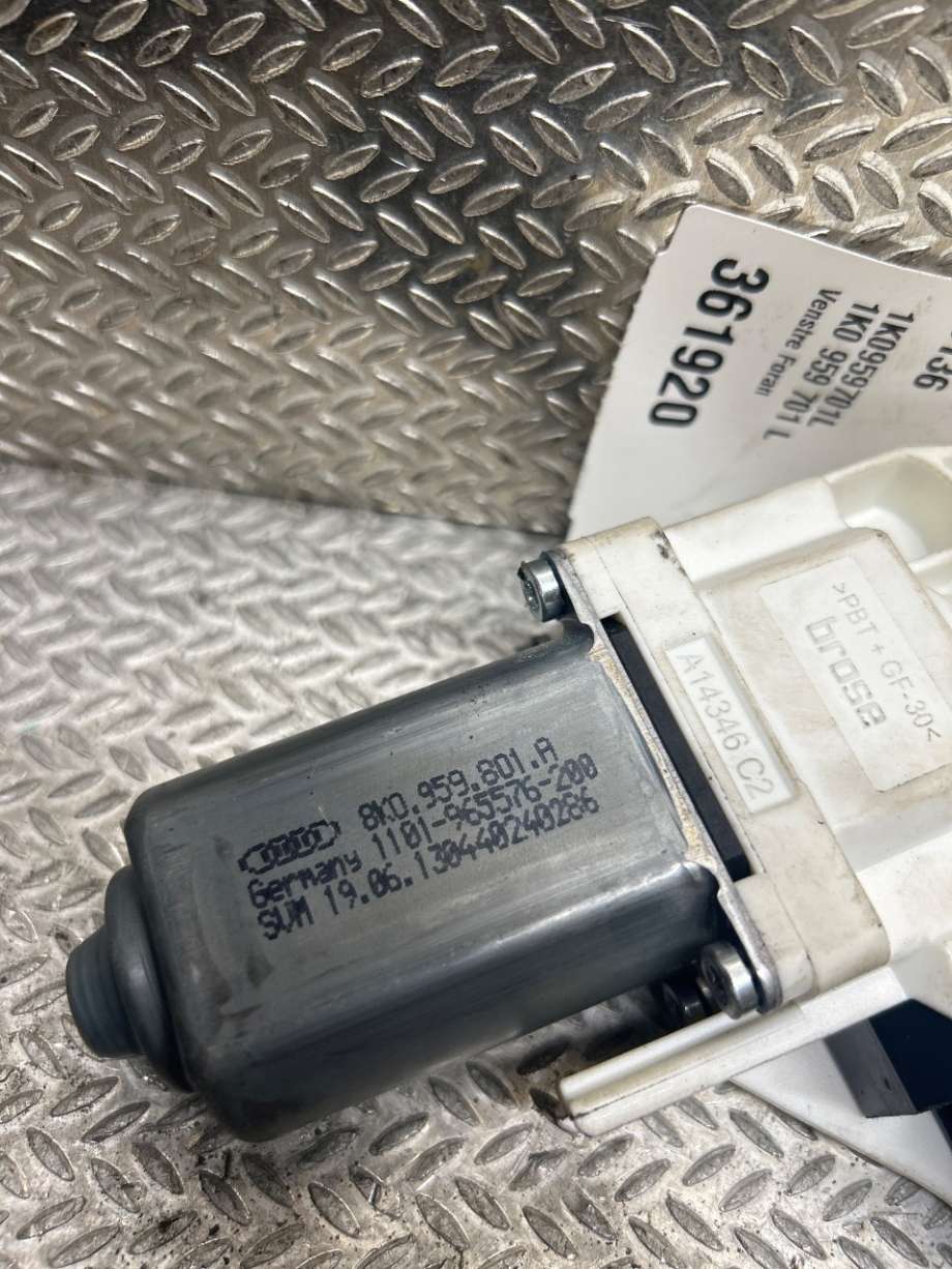 Ruteheis venstre til VW Passat 2005-2010 (B6) (B6) (VOLKSWAGEN|1K0959701L|1K0 959 701 L|8K0959801A)