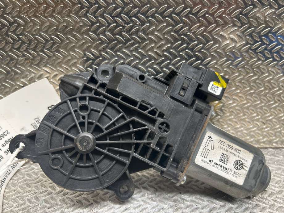 Ruteheis høyre til VW Transporter / Caravelle 2009-2015 (Fase 2) (T5) (T5) (VOLKSWAGEN|7E0959802|7E0 959 802)