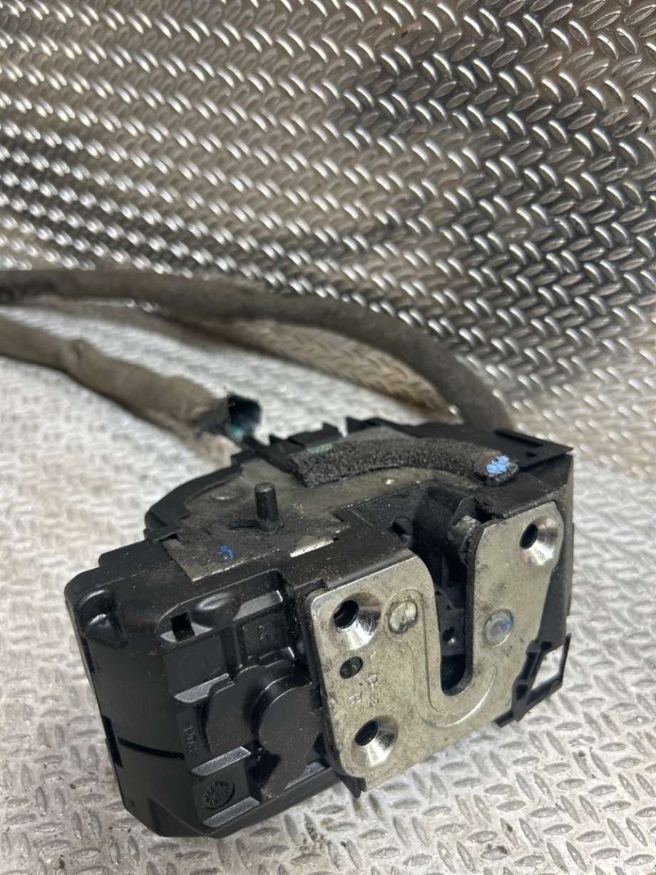 Låsekasse høyre til Nissan Qashqai 2007-2010 (Type I, Fase 1)  (NISSAN|82500JD90B|82500JD900|)