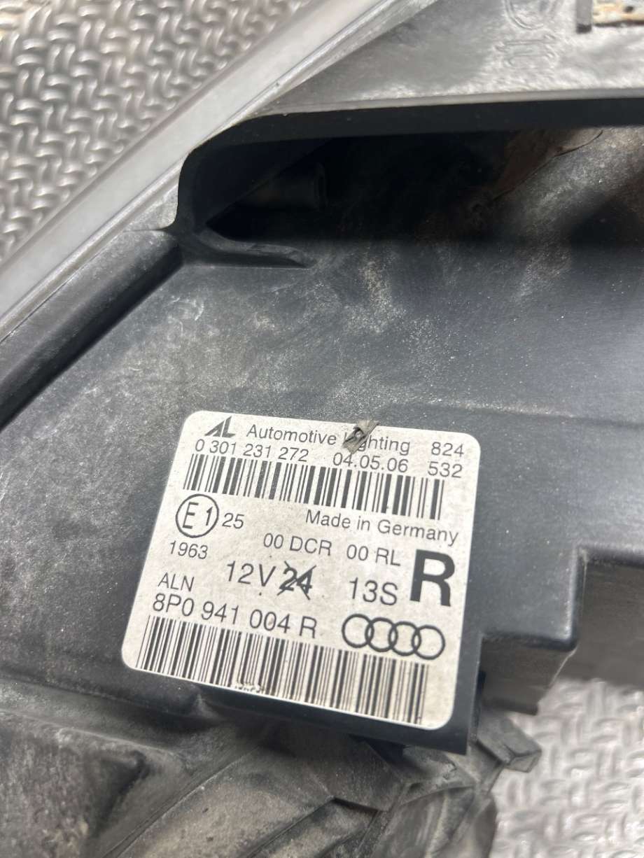 Frontlykt høyre xenon til Audi A3 2003-2008 (Type II, Fase 1)  (AUDI|8P0 941 030 R|0301231272|)