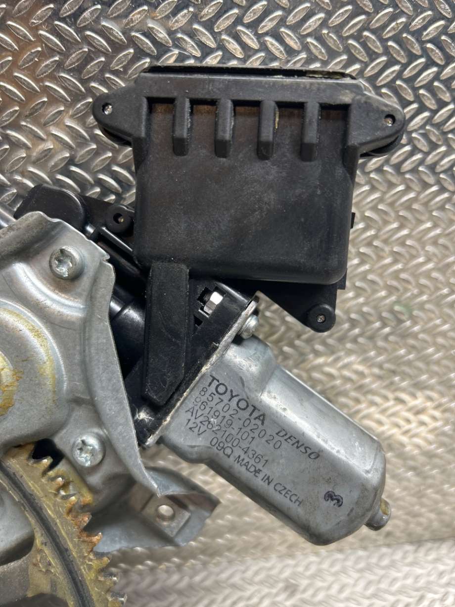 Ruteheis høyre til Toyota Avensis 2009-2015 (Type III, Fase 1) (TOYOTA|6983005131|6983005130|8570202020)