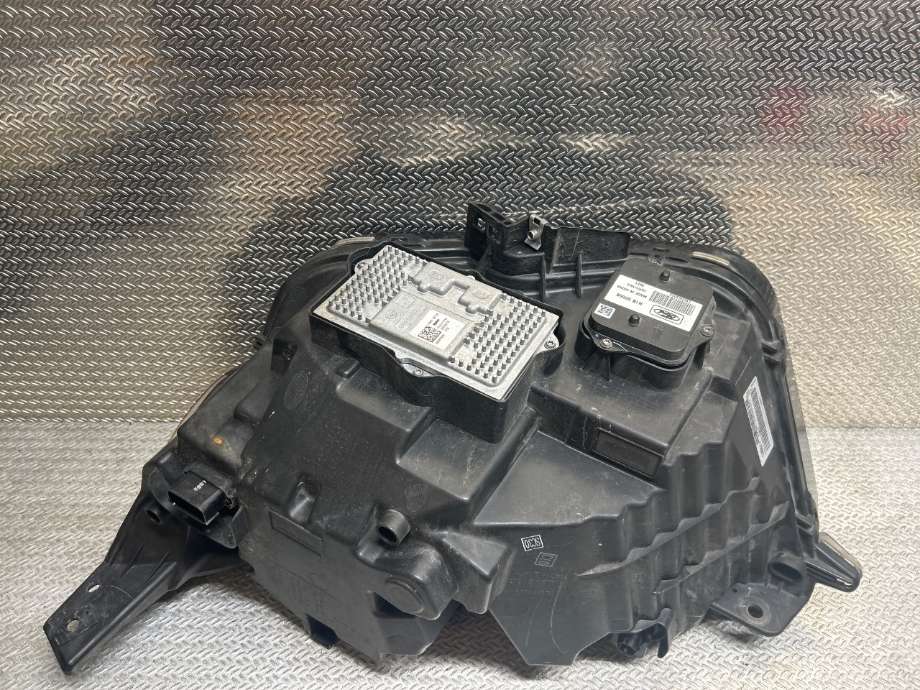 Frontlykt høyre halogen til Ford Edge 2016-2019  (FORD|1949788|FK7B-13W029-CG)