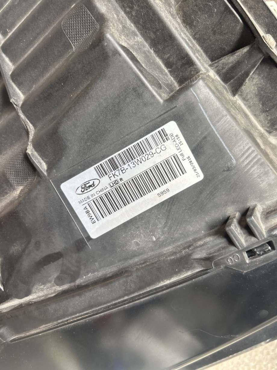 Frontlykt høyre halogen til Ford Edge 2016-2019  (FORD|1949788|FK7B-13W029-CG)