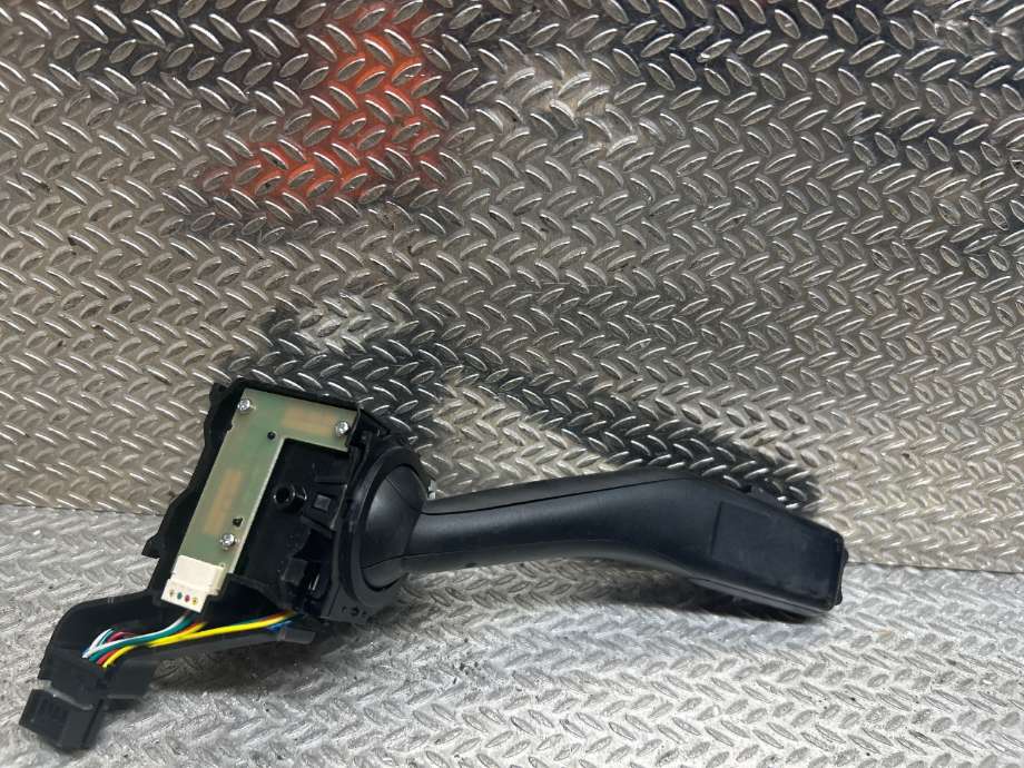 Bryter blink til VW Touran 2003-2006 (Type I, Fase 1) (VOLKSWAGEN|1K0953513G|1K0953513A|)
