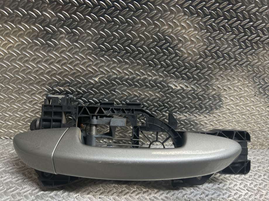 Dørhåndtak utv høyre bak til VW Passat, 2011-2015 (B7) (B7) (VOLKSWAGEN|3C0837886J)