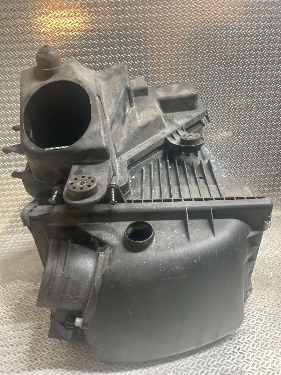 Luftfilterboks til BMW 7-Serie, 2000-2008 (E65/E66/E67/E88) (E65/E66/E67/E88) (BMW|13717580634)