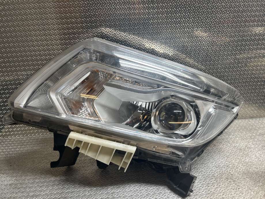 Frontlykt venstre halogen til Nissan Navara, 2016-->> (D23) (D23) (NISSAN|260604KD5A)