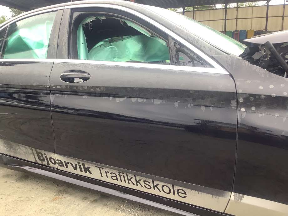 Dør høyre foran til Mercedes C-Klasse, 2014-2018 (Fase 1) (W205) (W205) (MERCEDES|)