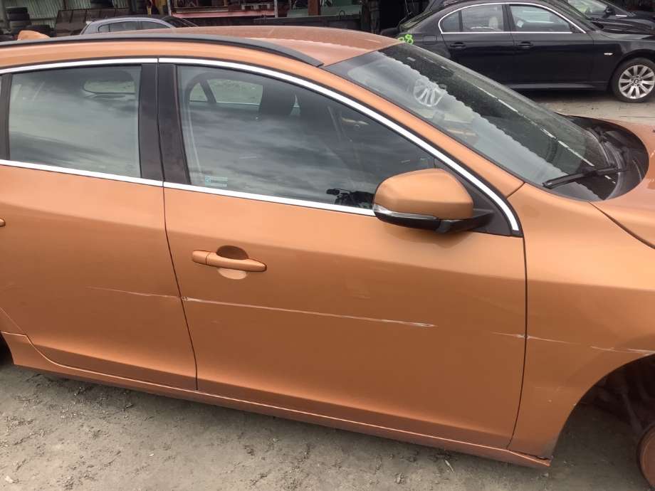 Dør høyre foran til Volvo V60, 2010-2013 (Type I, Fase 1)  (VOLVO|)