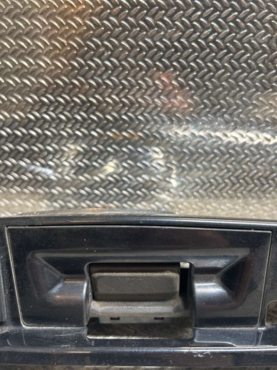 Bryter baklukeåpner til Mazda CX-5, 2012-2017 (Type I)  (MAZDA|KD53624B0)