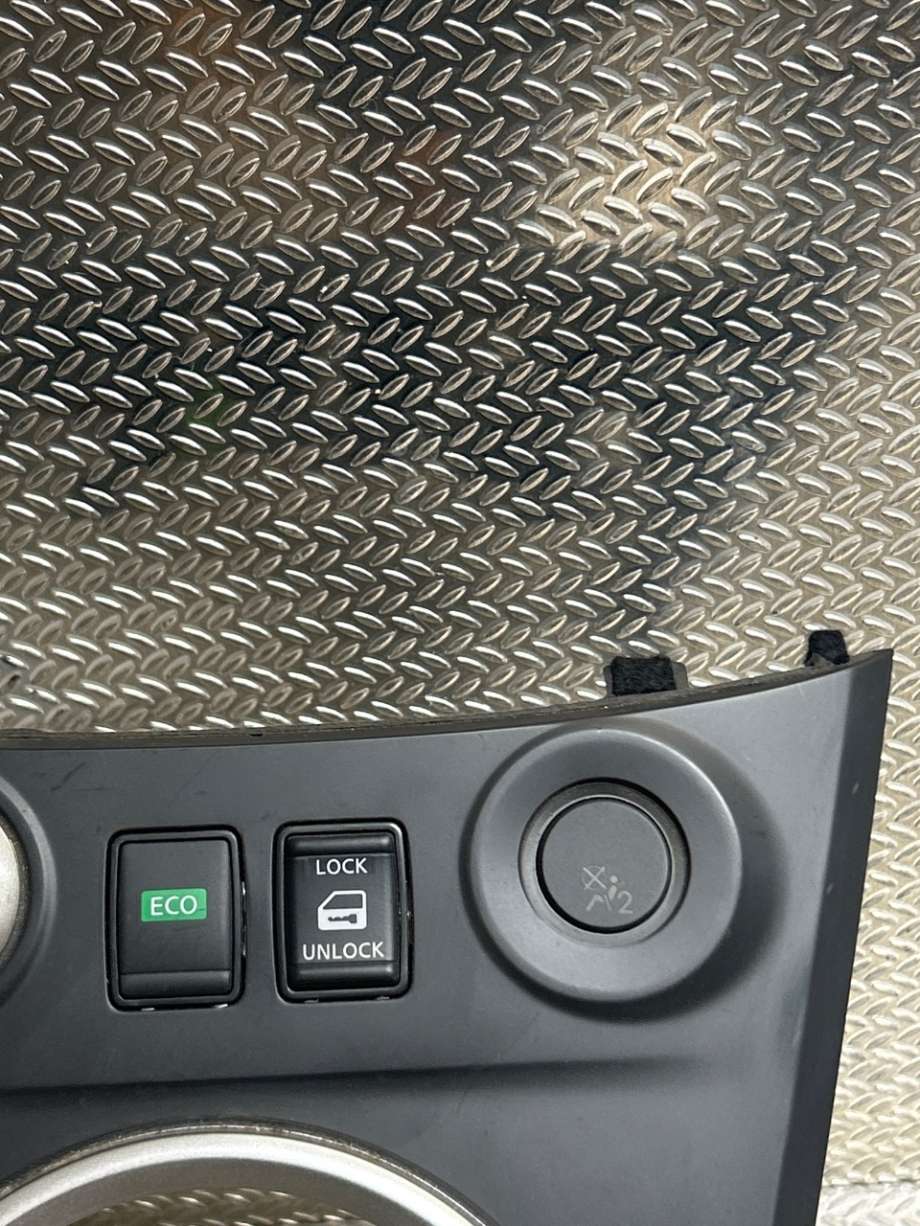 Bryter diverse til Nissan E-NV200, 2014-->>  (NISSAN|252103VU0A)