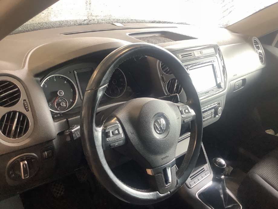 Dashbord til VW Tiguan, 2011-2016 (Type I, Fase 2)  (VOLKSWAGEN|)