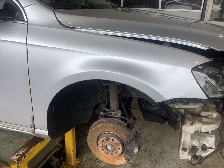 Skjerm høyre foran til VW Passat, 2011-2015 (B7) (B7) (VOLKSWAGEN|)