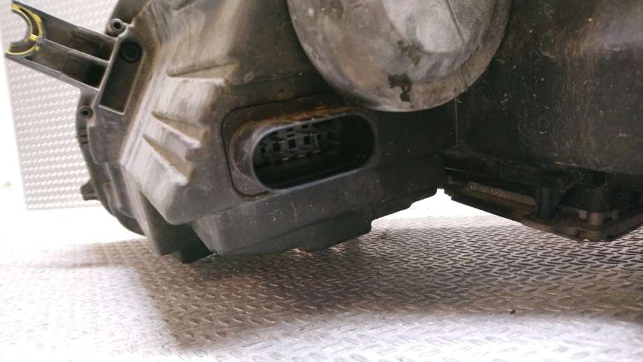 Frontlykt høyre xenon til VW Passat 2011-2015 (B7) (B7) (VOLKSWAGEN|3AB 941 754||3AB 941 752)
