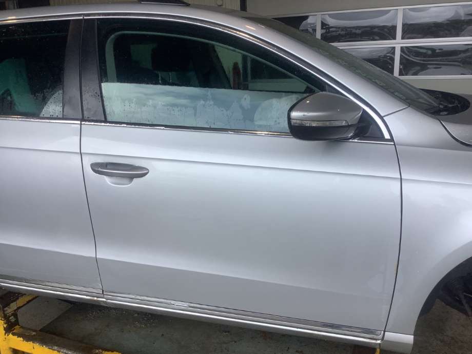 Dør høyre foran til VW Passat, 2011-2015 (B7) (B7) (VOLKSWAGEN|)