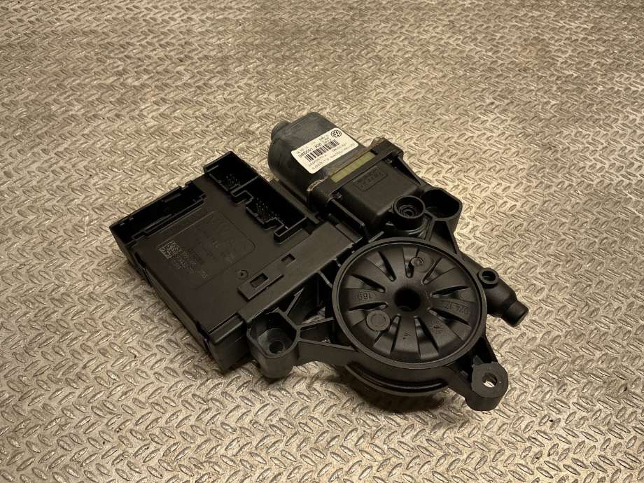 Ruteheis venstre til VW Passat 2011-2015 (B7) (B7) (VOLKSWAGEN|3AA959701A|3AA 959 701 A|)
